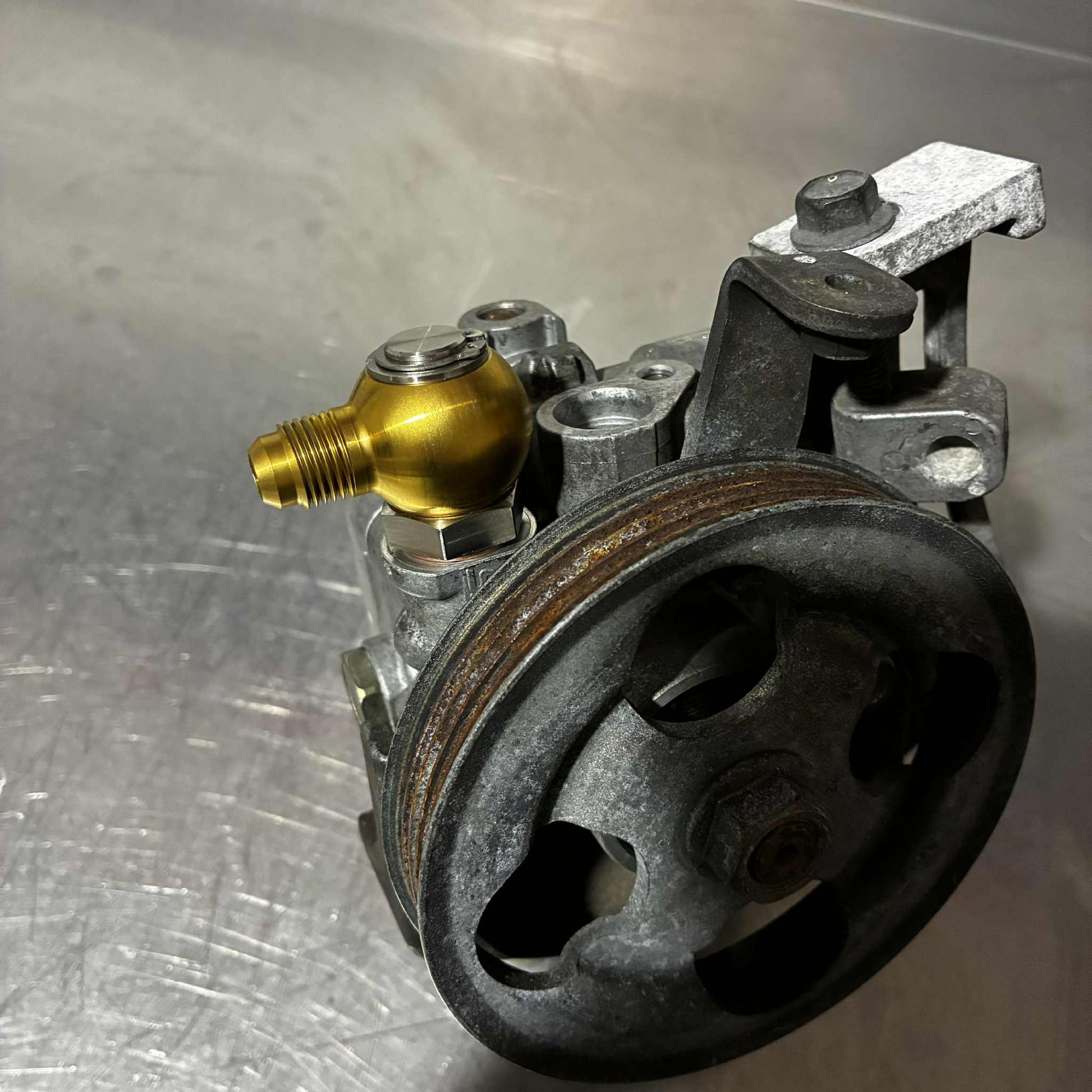 Subaru WRX STI Impreza Legacy Forester Outback WRC Power Steering High Pressure Pump Feed Fitting -6AN Swivel Banjo 360 Degree